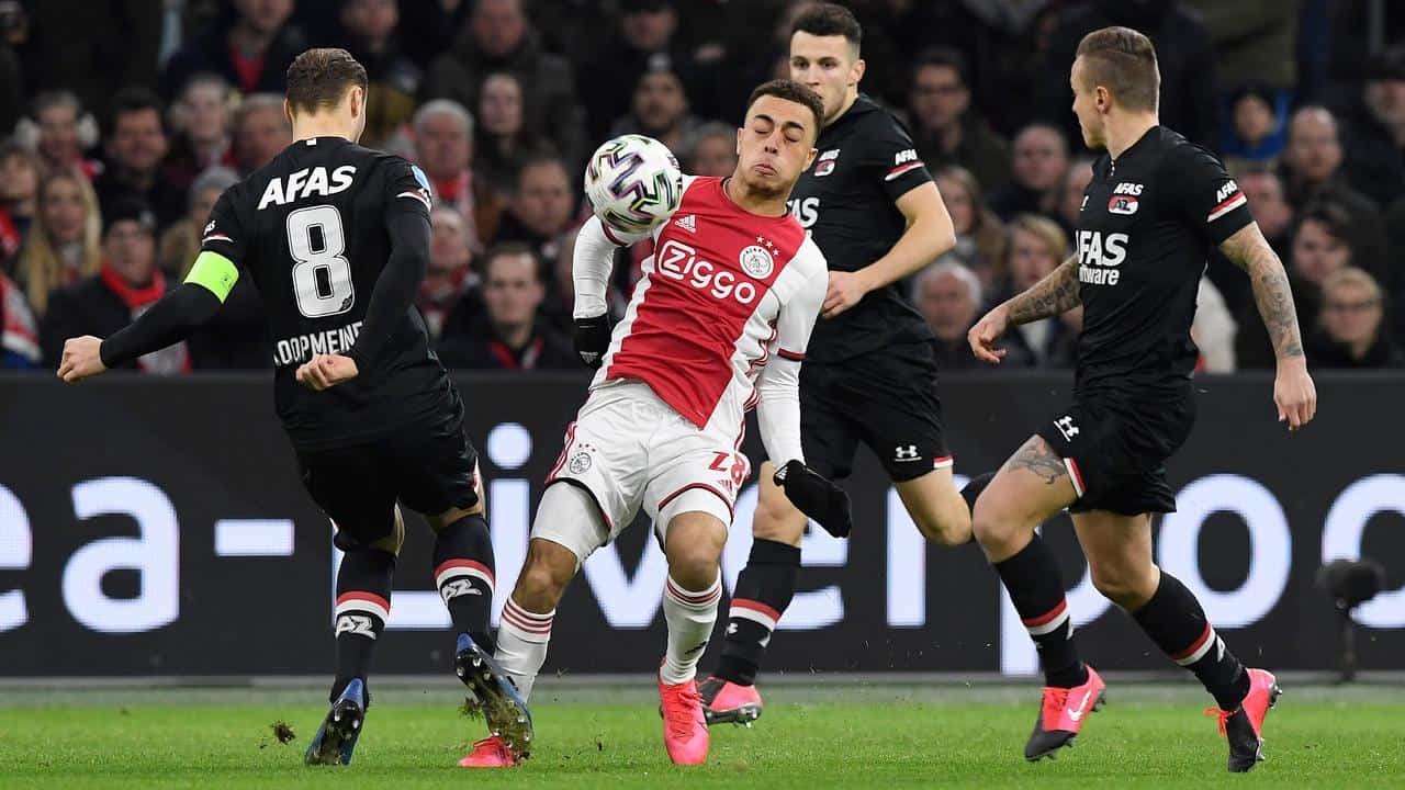 Ajax Az Dest duel bal